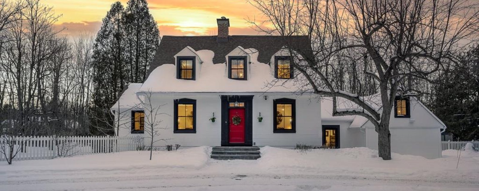 Cottage de 15 pièces superbement rénové et logé dans une oasis privée de 47 792 pi² 