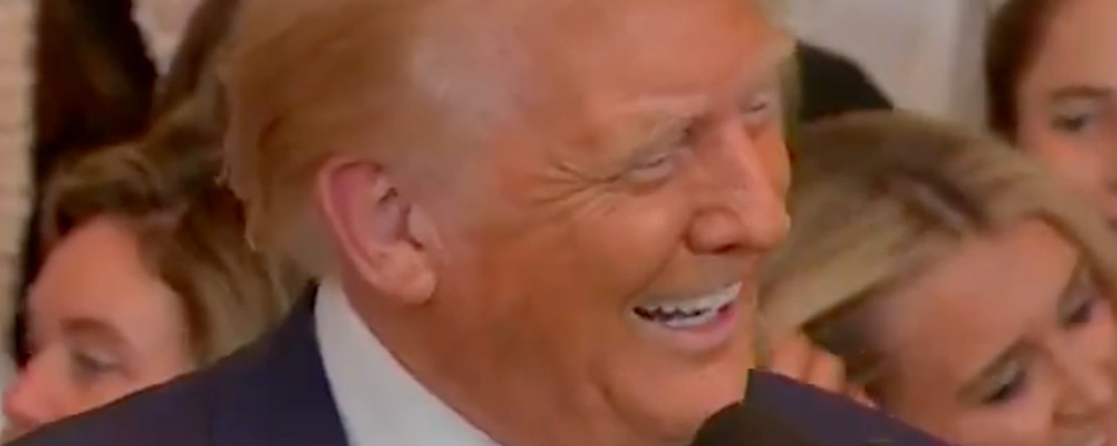 Donald Trump fait une blague douteuse sur la coupe de cheveux d’un sénateur