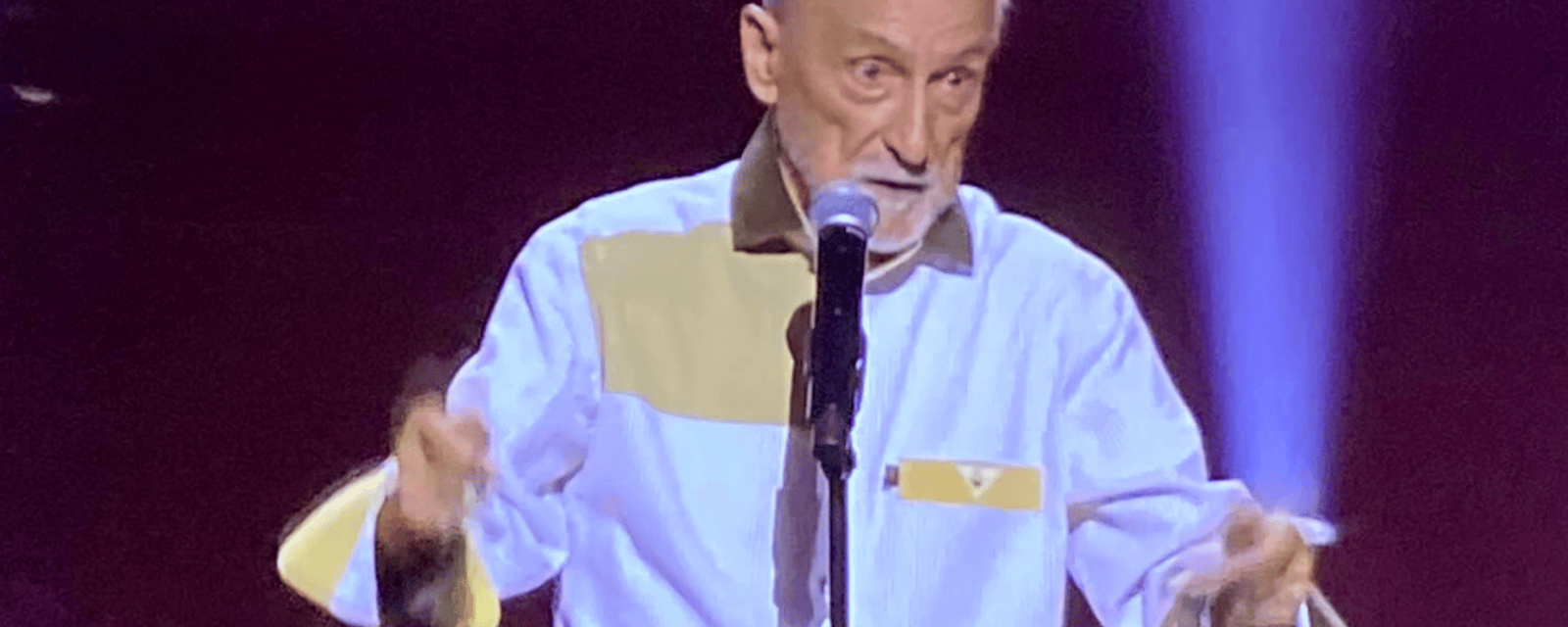 À 87 ans, Yvon Deschamps enflamme la scène du Gala ultime de Juste pour rire