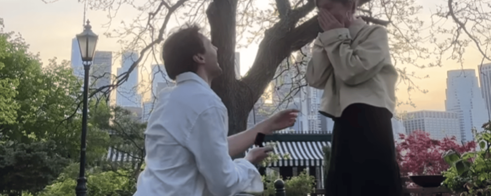 Le comédien de STAT Alexandre Nichols s’est fiancé à son amoureuse Noémie Lacerte!