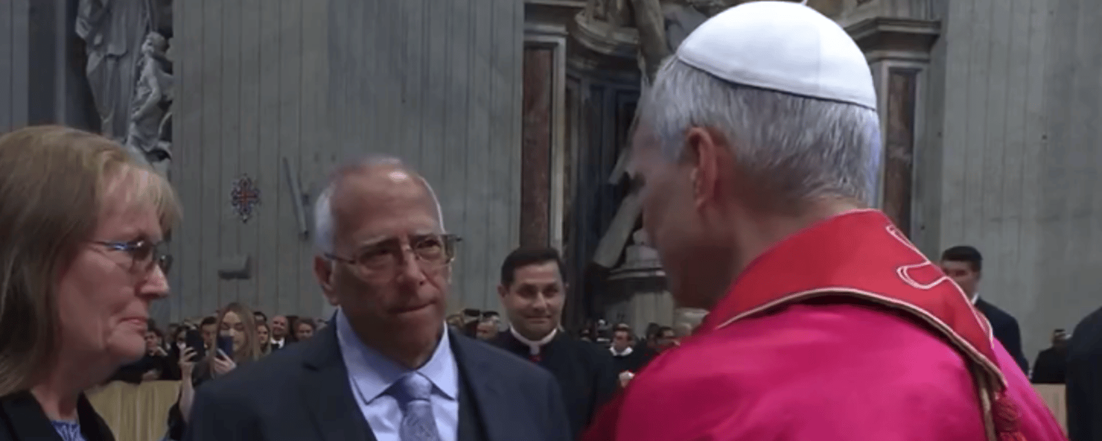 Une vidéo d'un moment touchant entre le pape Léon XIV et son frère fait le tour du monde