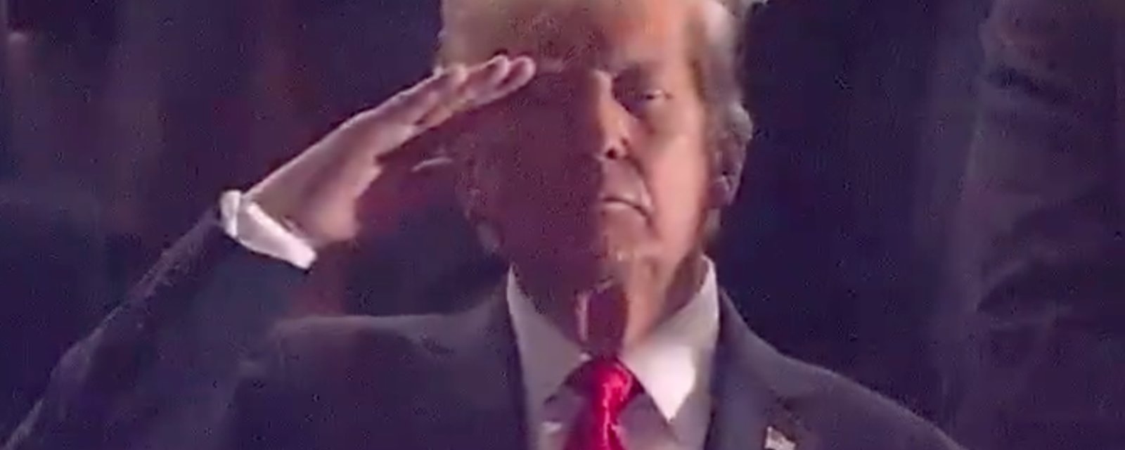 Donald Trump reçoit une énorme ovation au Super Bowl pendant l'hymne national