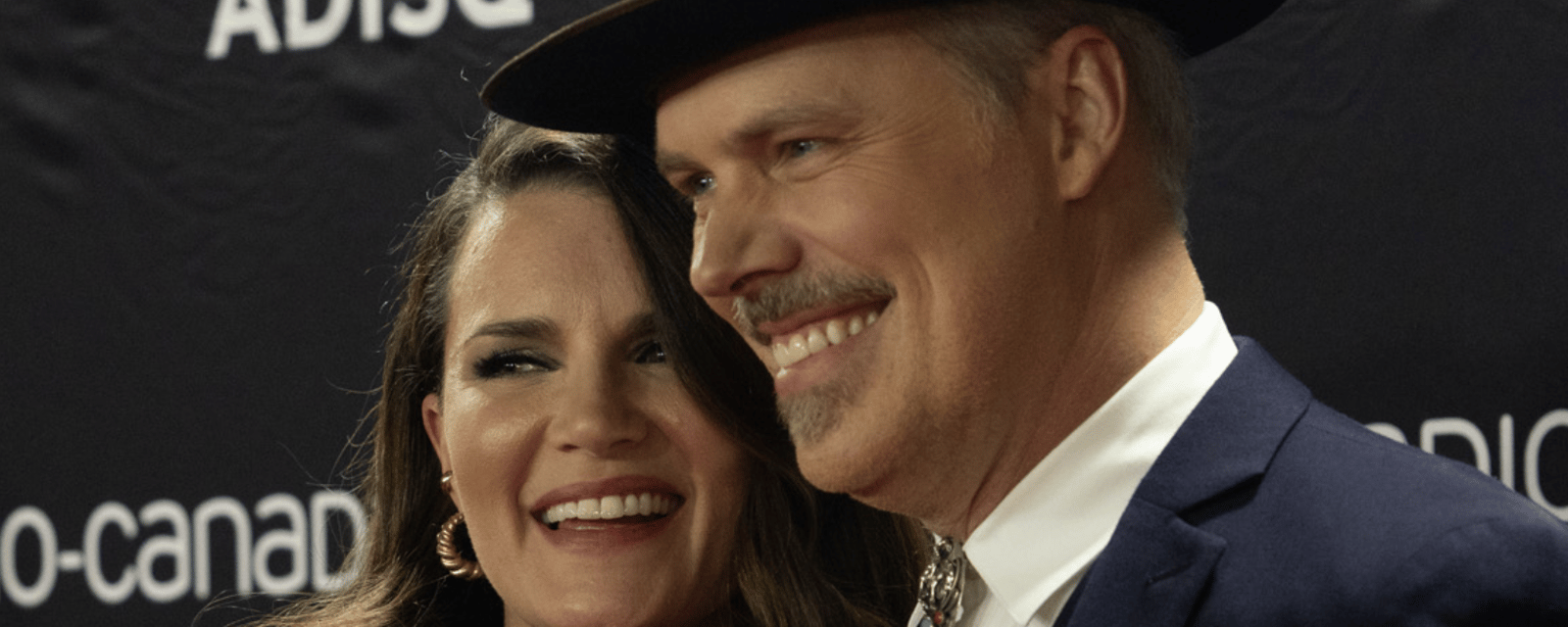 Jean-François Breau et Marie-Ève Janvier étaient magnifique sur le tapis rouge du Gala de l'ADISQ 2023