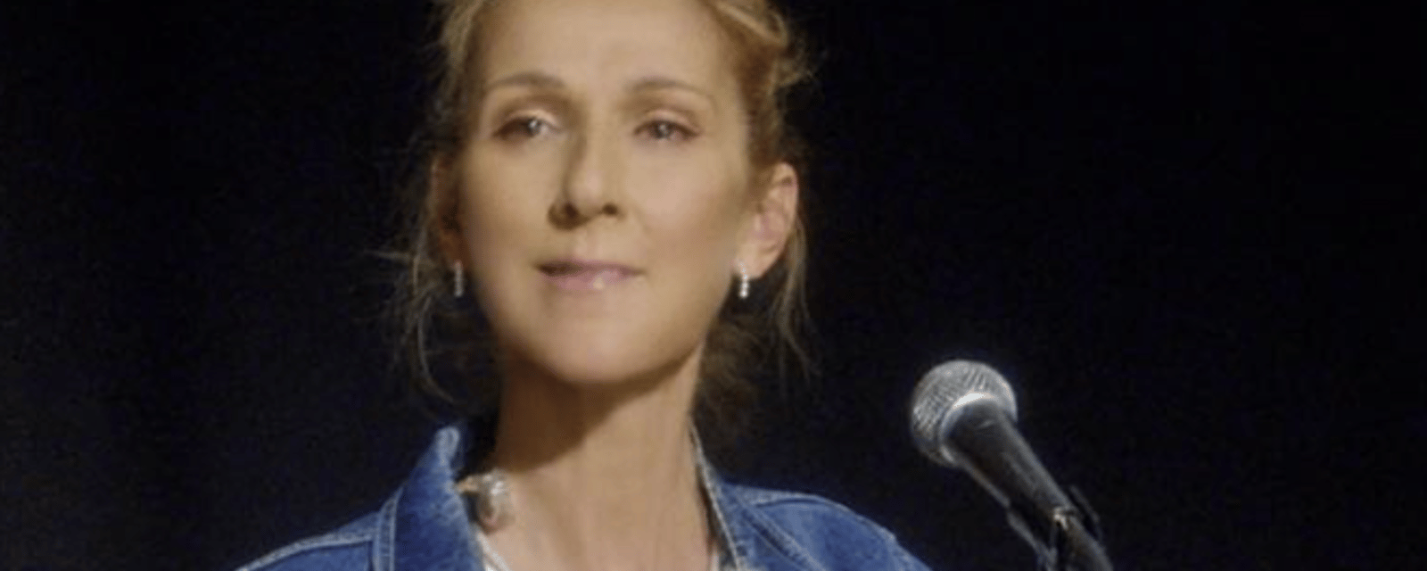 Céline Dion pose sans le haut et elle est sublime sur la couverture d'un magazine populaire