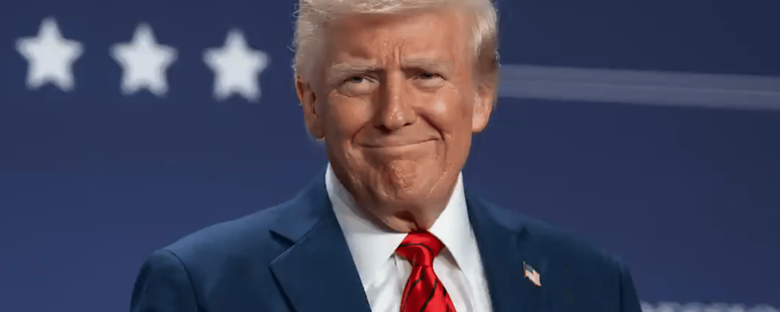 Une photo de Donald Trump habillé en pape provoque une tonne de réactions 
