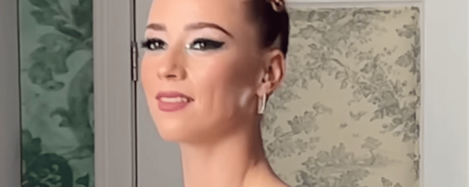 Une humoriste copie les looks de Karine Vanasse et le résultat est hilarant