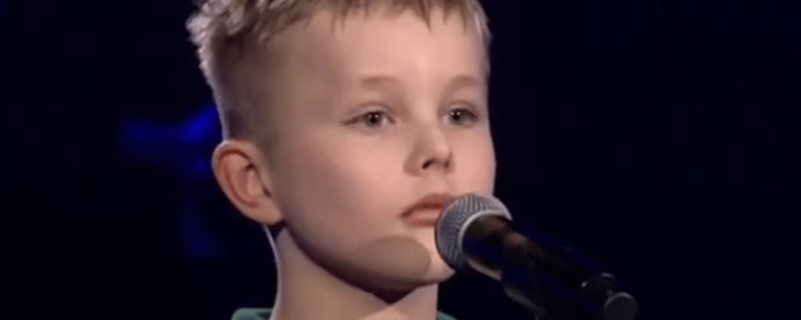 Un enfant de 10 ans livre une prestation à couper le souffle et enflamme le plateau de The Voice Kids