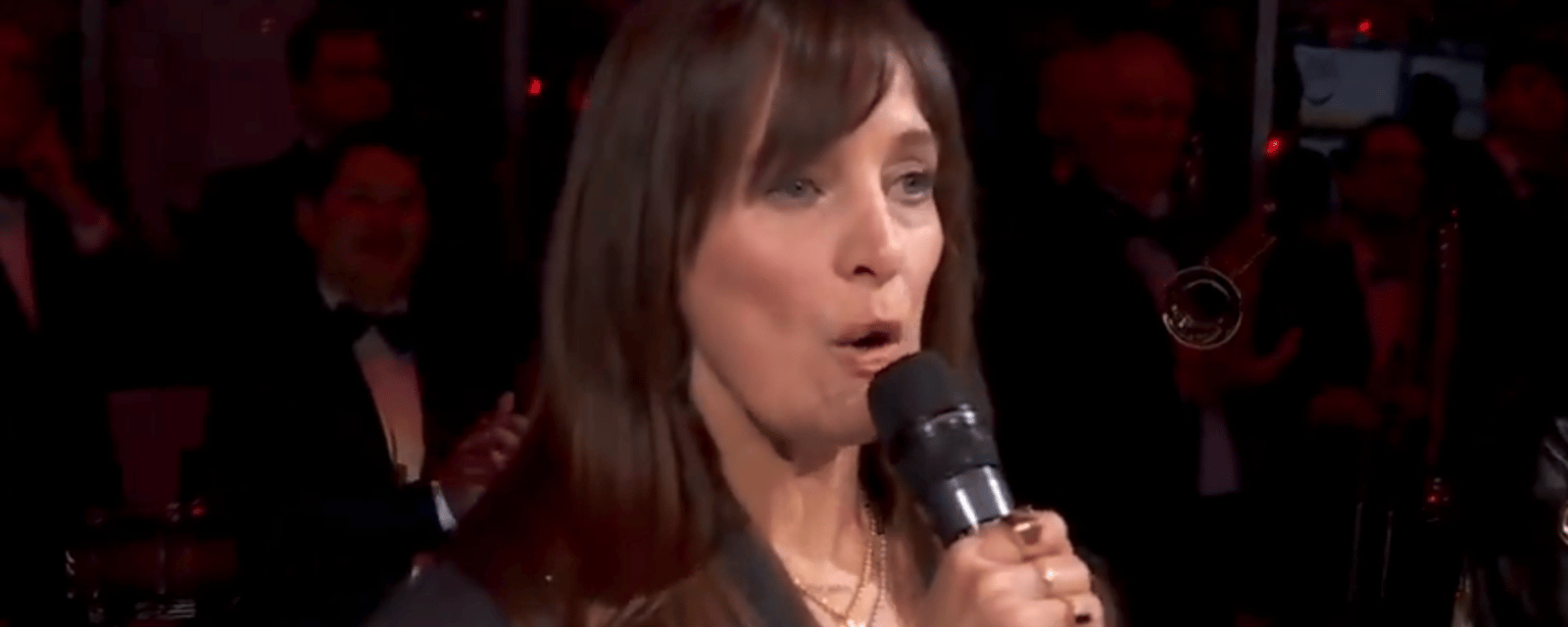 Chantal Kreviazuk brise le silence après sa prestation de l'hymne national hier soir