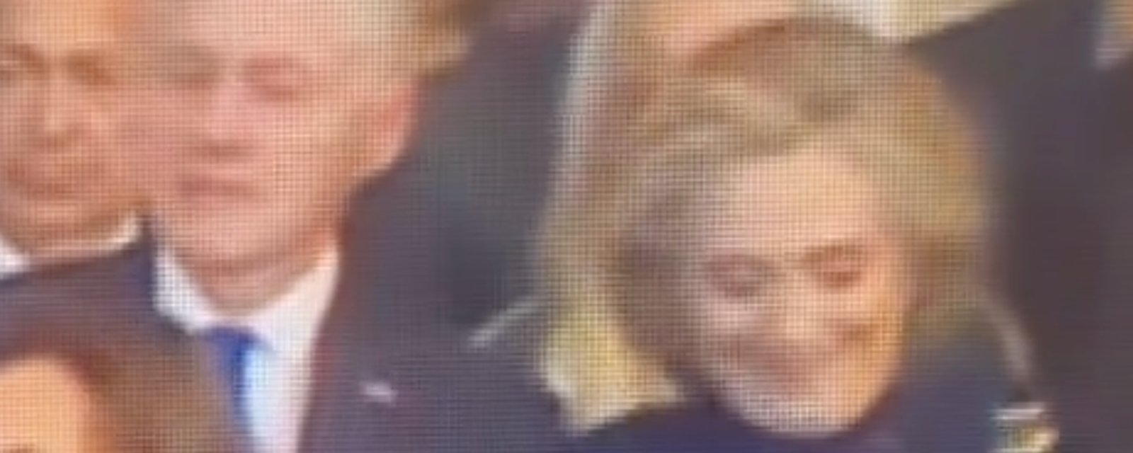 Hillary Clinton n'arrive pas à garder son sérieux pendant le discours de Donald Trump