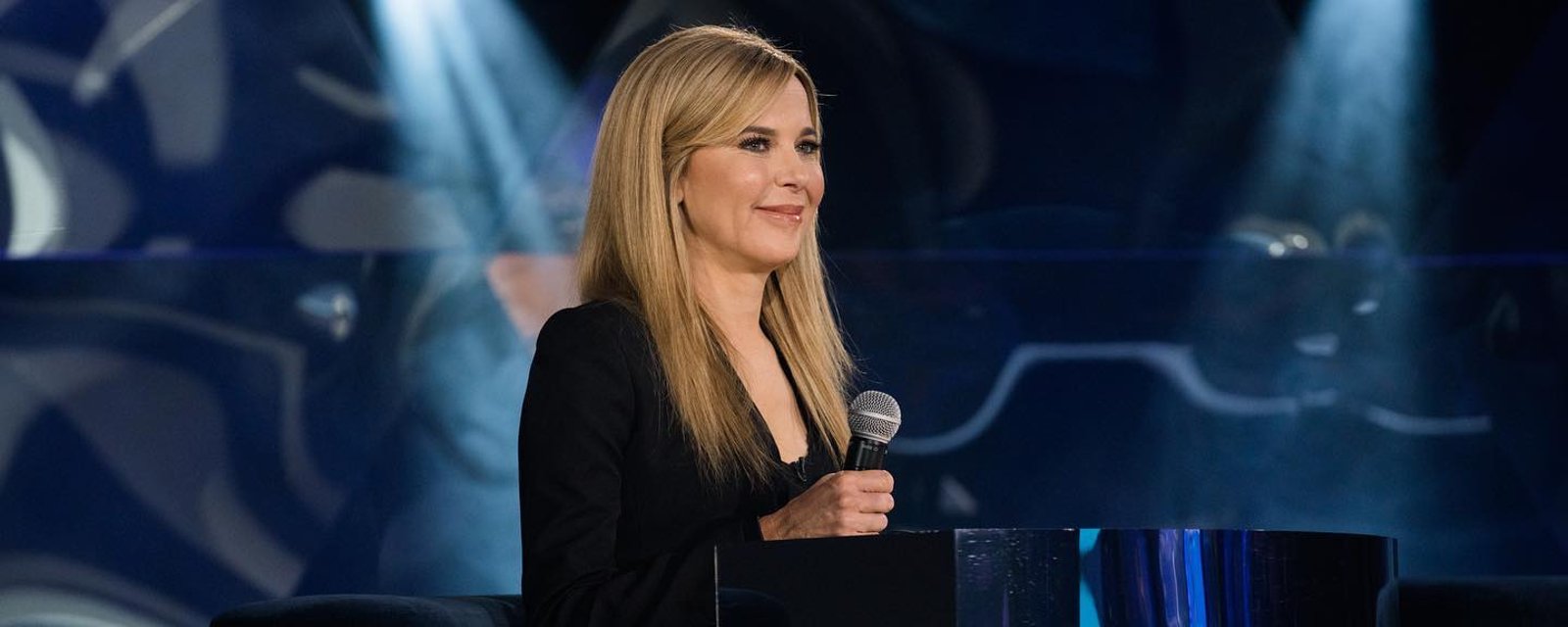 Julie Snyder annonce être positive à la COVID-19 et donne de ses nouvelles