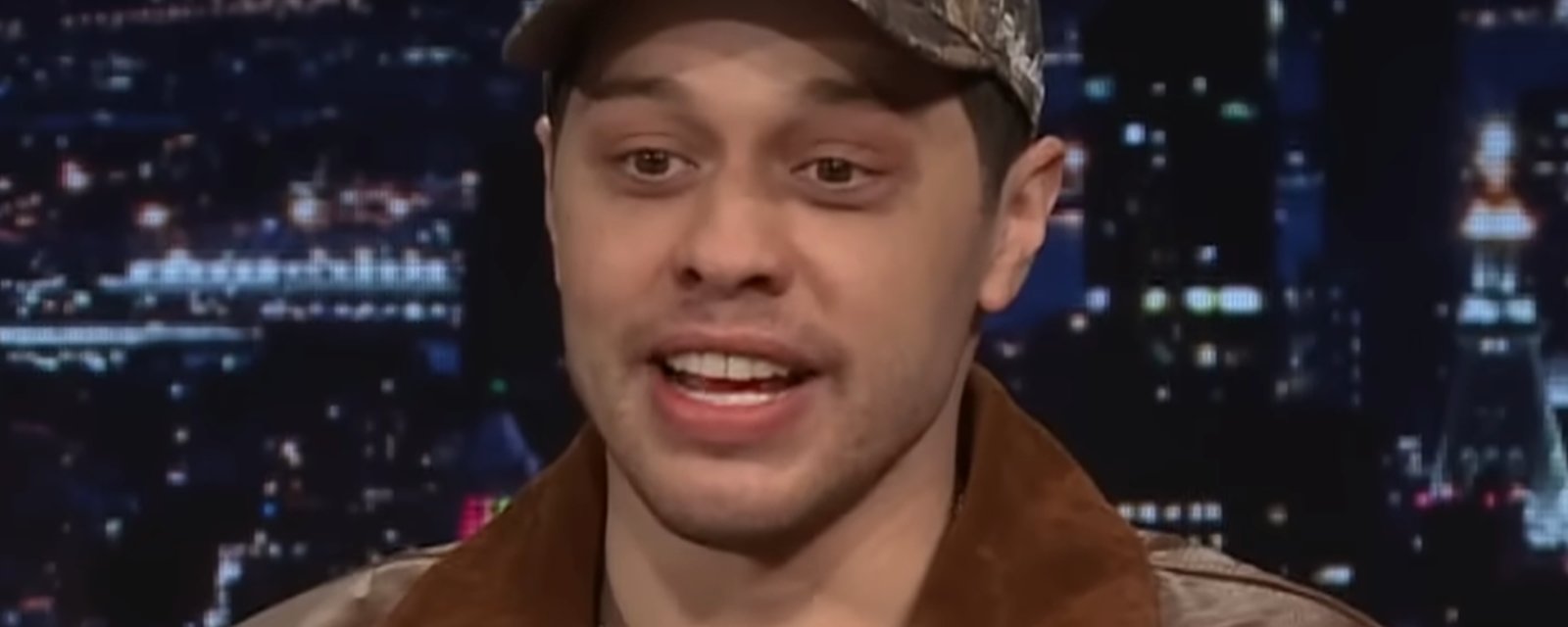 Pete Davidson explique pourquoi il a fait disparaître ses nombreux tatouages