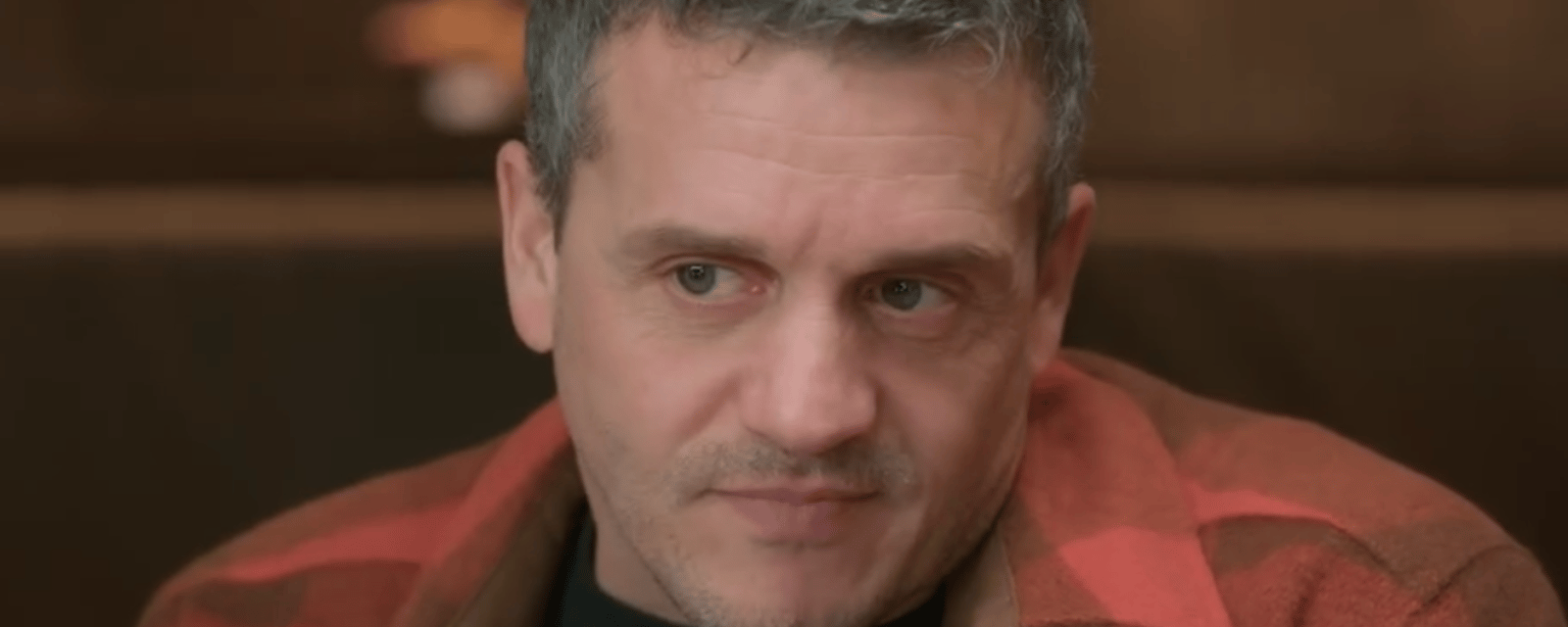 Les larmes aux yeux, Patrice Bélanger revient sur un moment de sa vie qu’il regrette profondément
