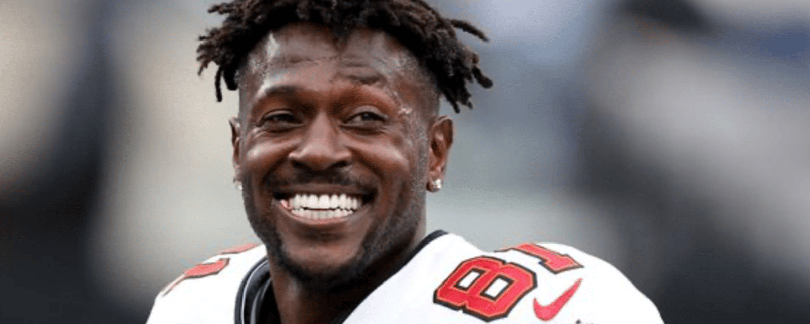 Police ordered to arrest controversial ex-WR Antonio Brown! 