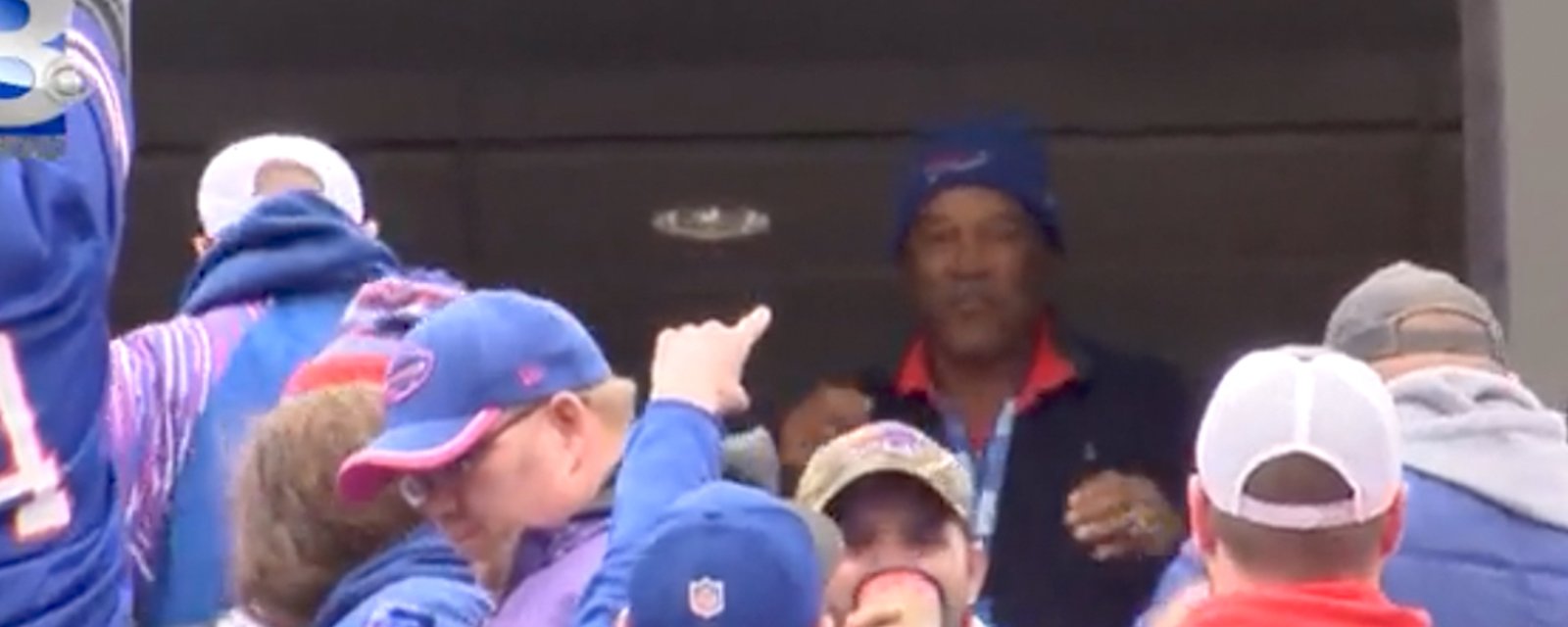 Buffalo Bills fans react strongly to seeing O.J. Simpson in person 