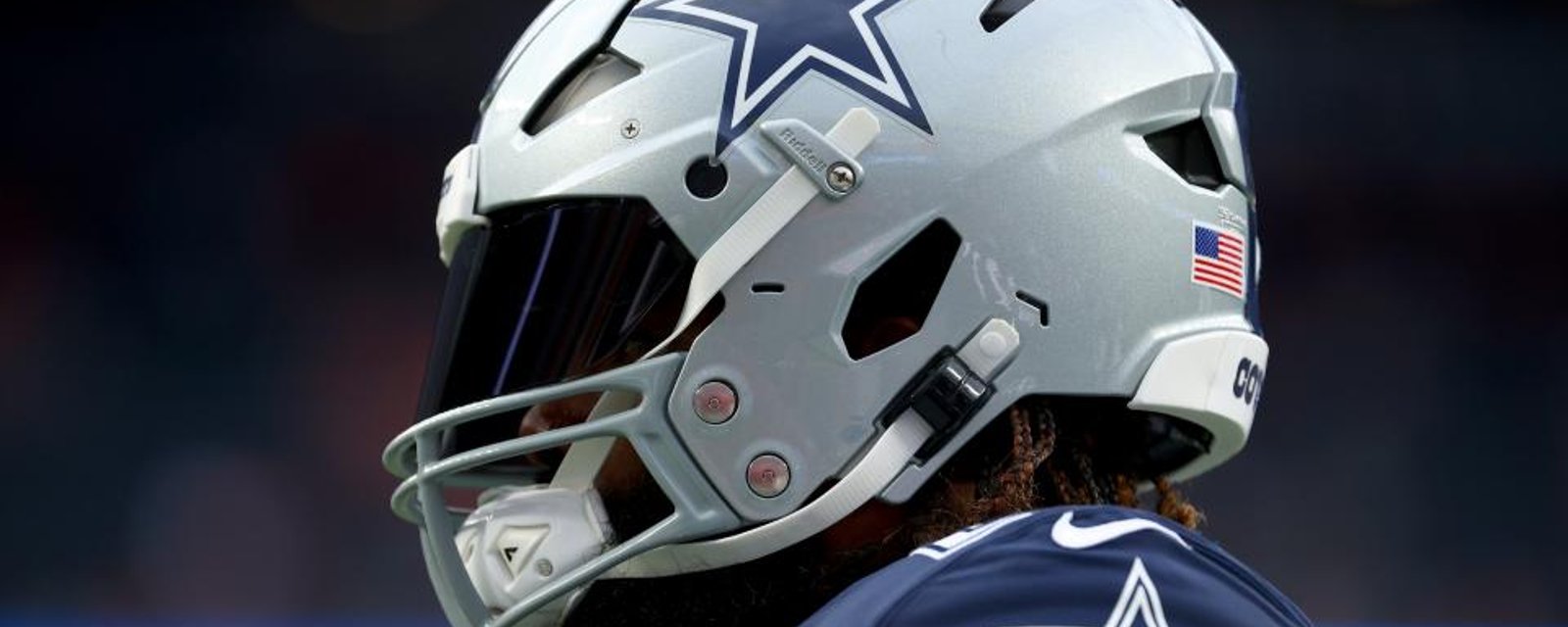 Ezekiel Elliott reveasl epic throwback helmet