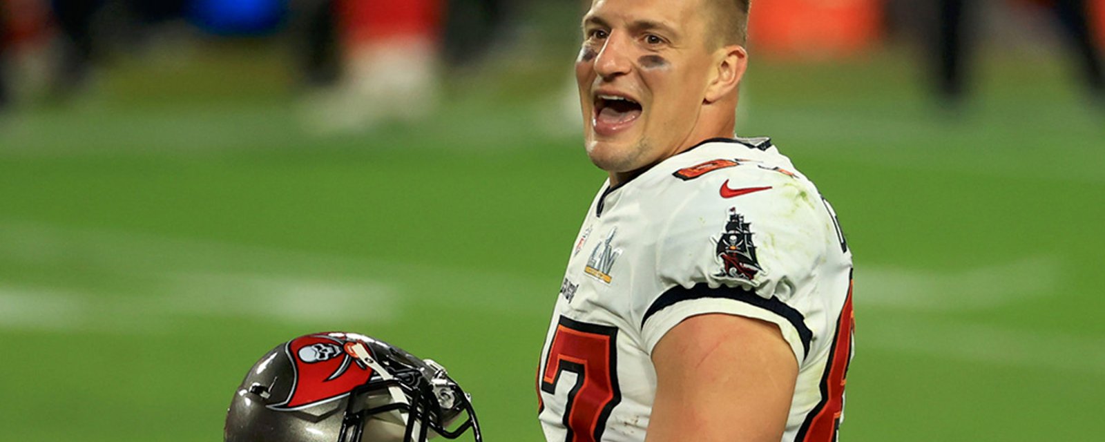 Rob Gronkowski takes subtle jab at New England Patriots! 
