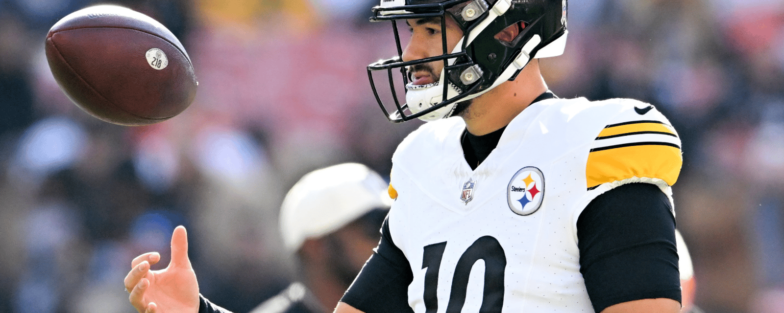 Steelers QB Kenny Pickett injured again, departs 