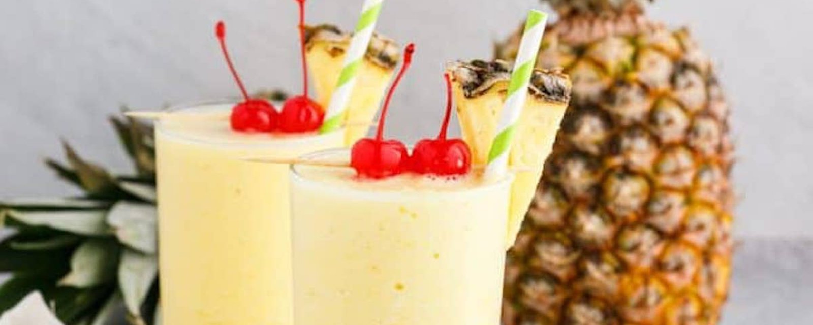 Le cocktail à savourer au bord de la piscine: la slush rhum, ananas et noix de coco!
