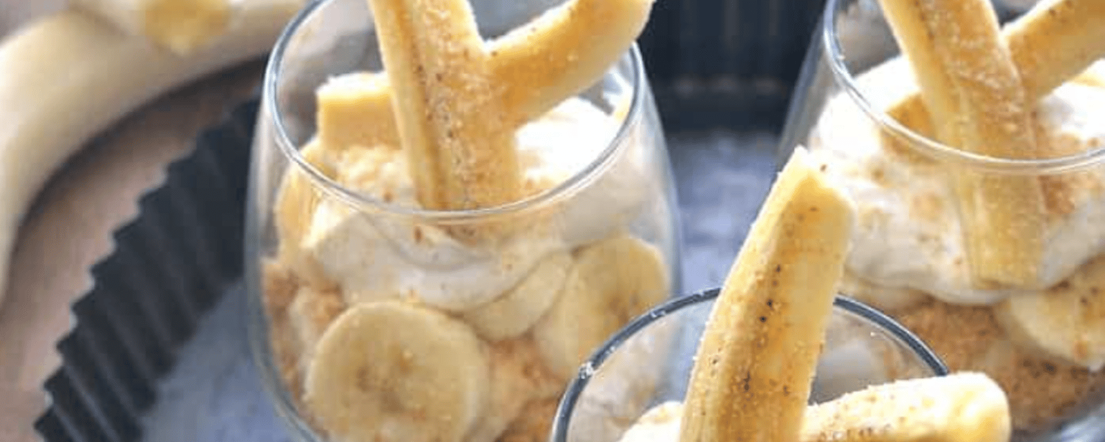 Délicieux parfaits au gâteau au fromage à la crème de banane 