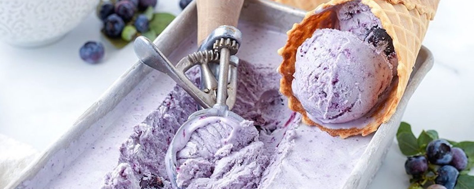 Un pur délice estival: la crème glacée aux bleuets maison