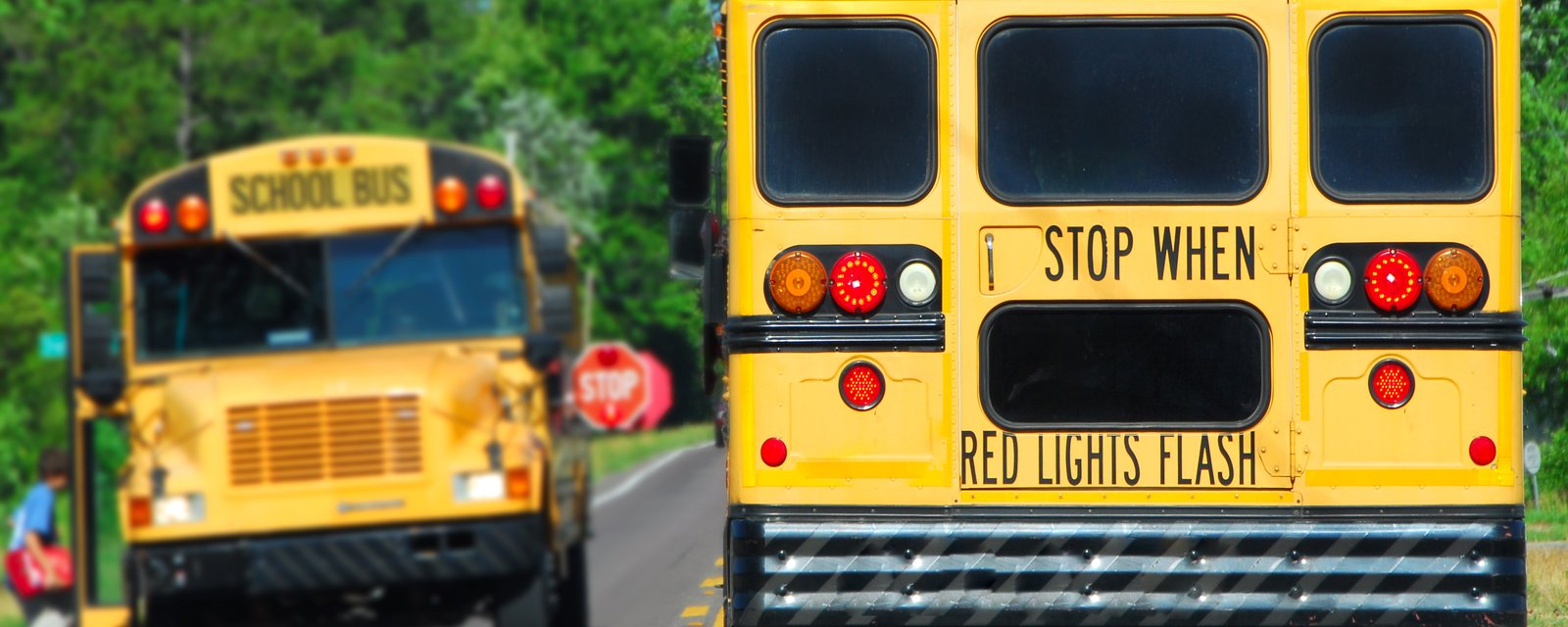 Un ex-chauffeur est accusé d’avoir incendié son bus scolaire avec des enfants à bord.