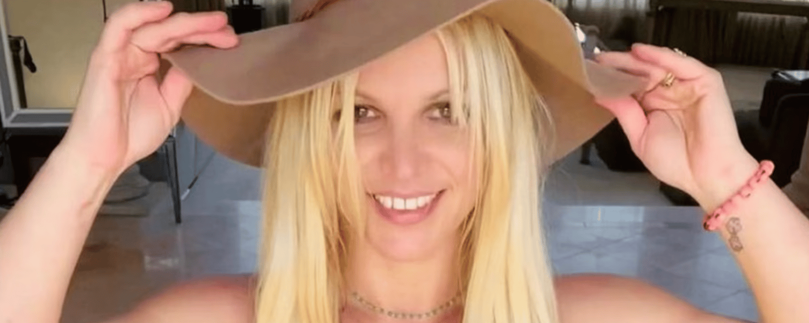 Britney Spears brise enfin le silence au sujet de quand elle s'était rasée la tête.
