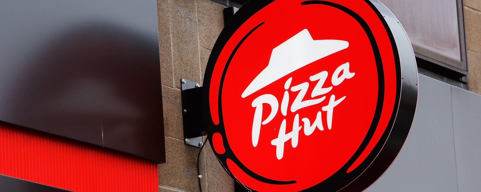 La salle à manger d'un Pizza Hut fermée temporairement à cause de «circoncisions imprévues»