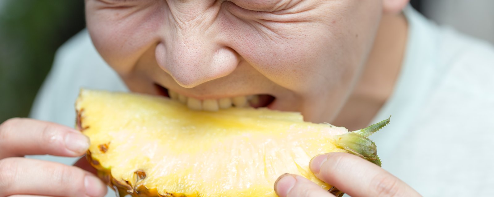 Voici la raison très déroutante pour laquelle votre langue picote lorsque vous mangez des ananas.
