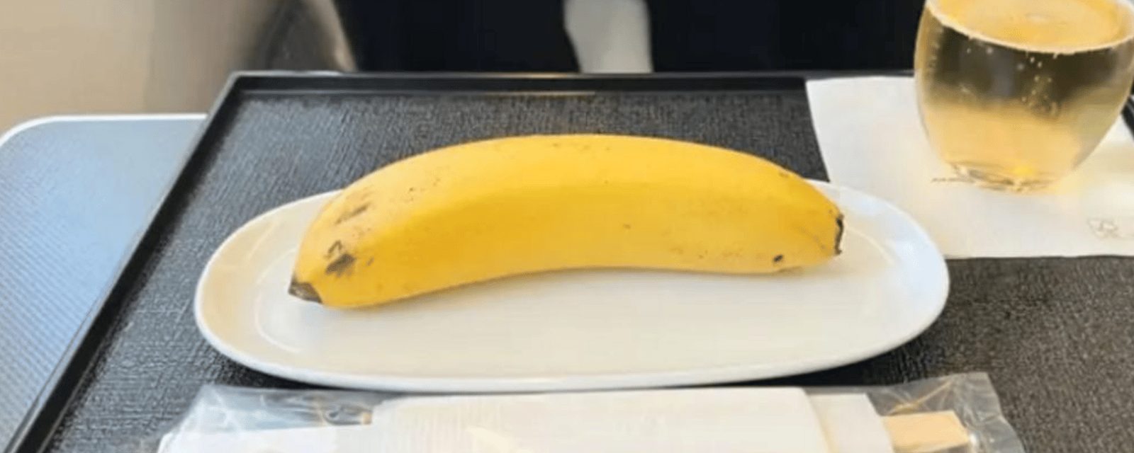 Un homme insulté alors qu'il affirme qu'on lui a servi une banane lorsqu'il a demandé un repas vegan