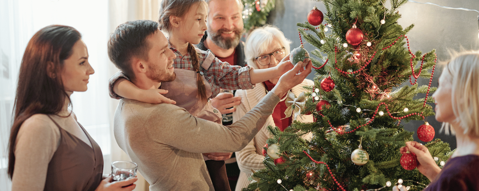 Une étude démontre que les gens qui installent leurs décorations de Noël plus tôt seraient plus heureux.