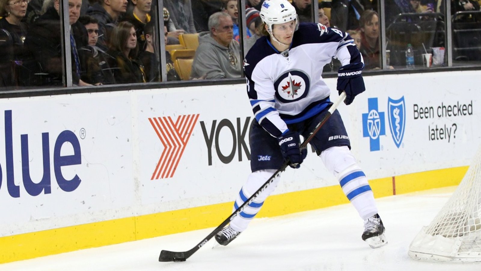 Les coéquipiers de Jacob Trouba ne la trouvent pas drôle!