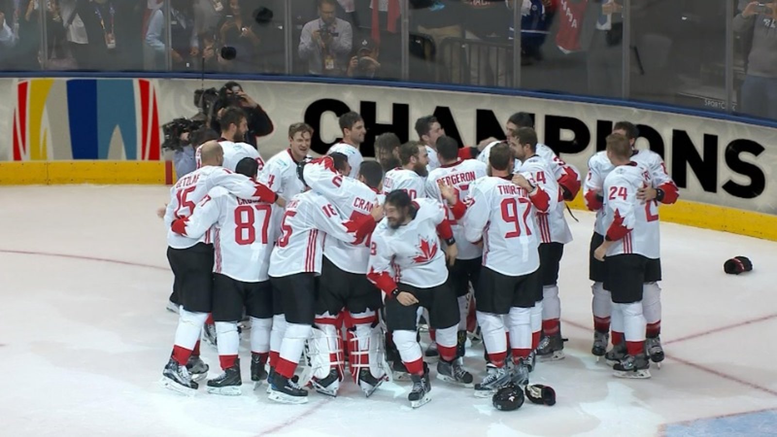 LE CANADA REMPORTE LA COUPE DU MONDE!