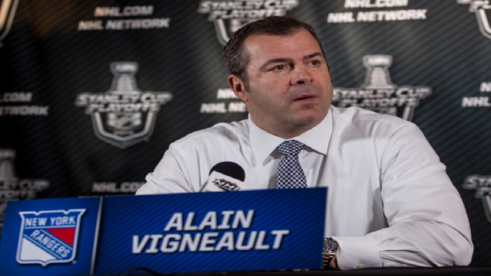Alain Vigneault dévoile la raison derrière ses faux trios!