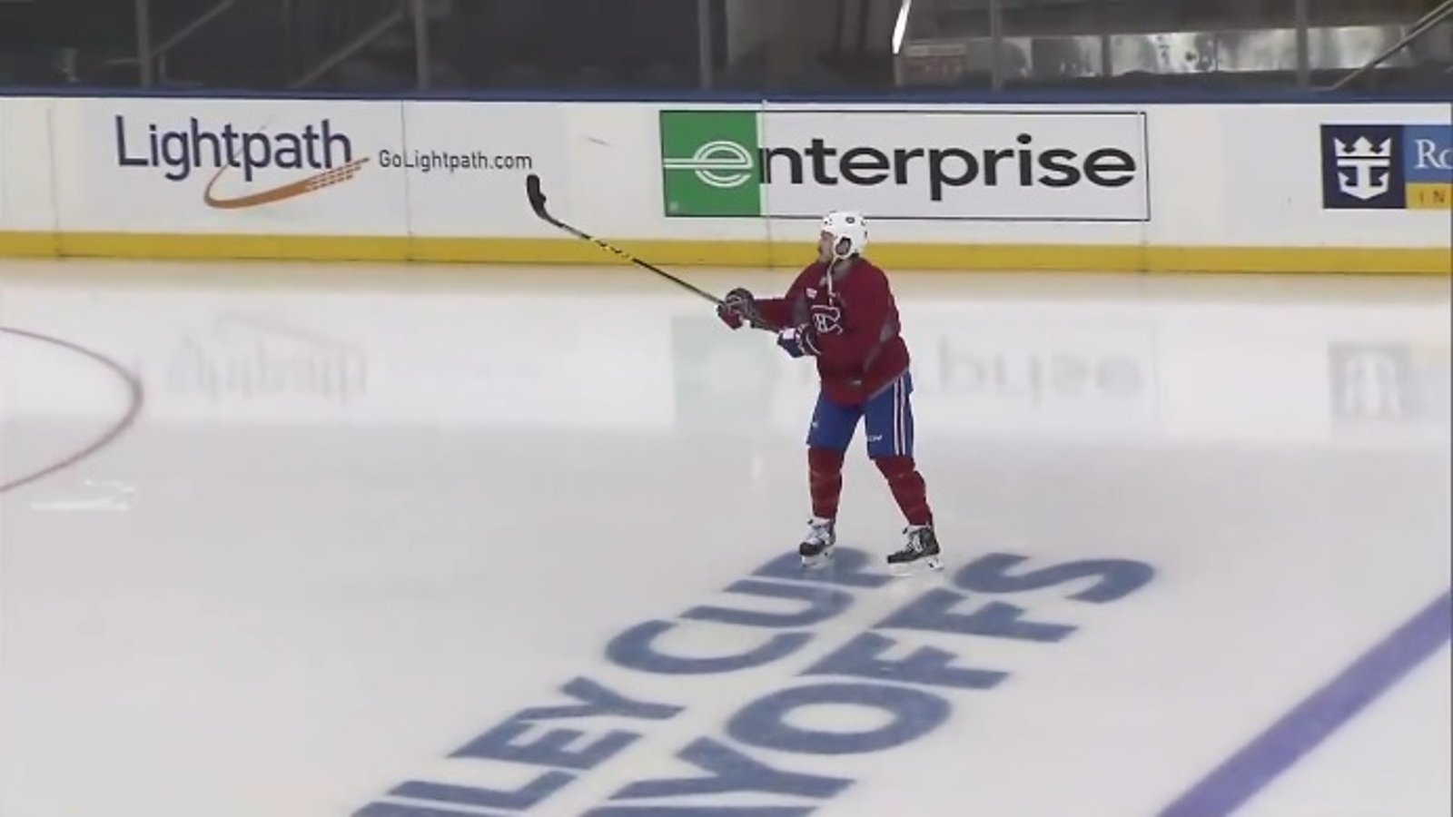 Andrew Shaw en met plein la vue durant l'entraînement du CH!