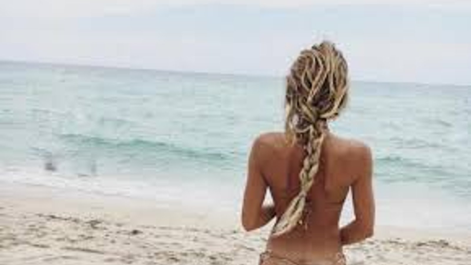 Anna Galchenyuk publie une photo de son décolleté plongeant!