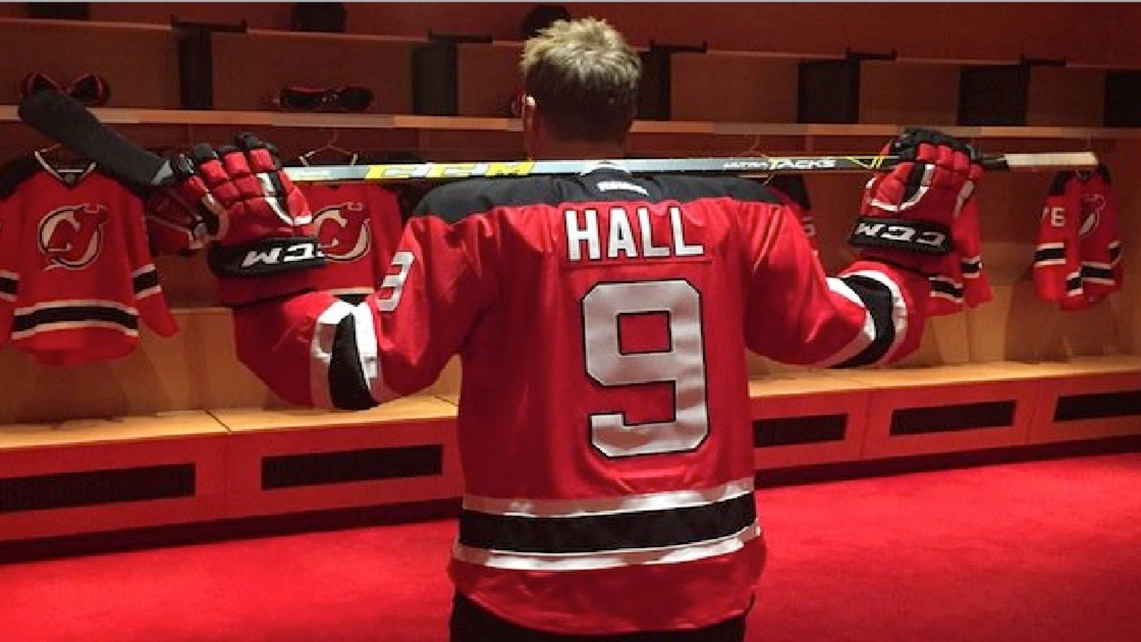 Voici ce qu'aurait coûté Taylor Hall au CH pour rivaliser avec les Coyotes