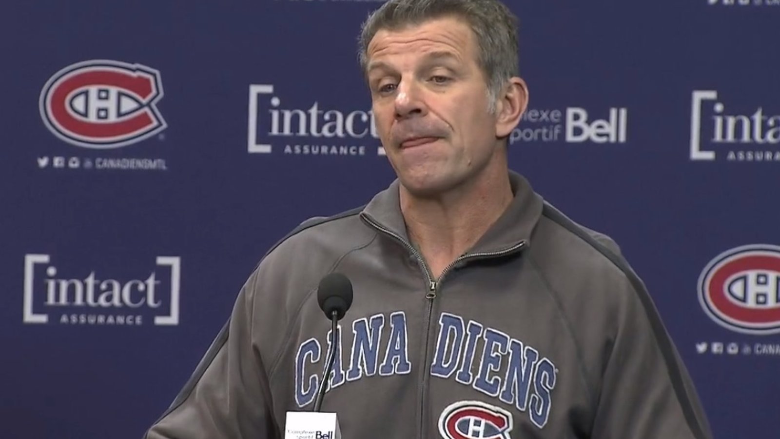 Marc Bergevin est descendu dans la chambre pour s'adresser à ses joueurs