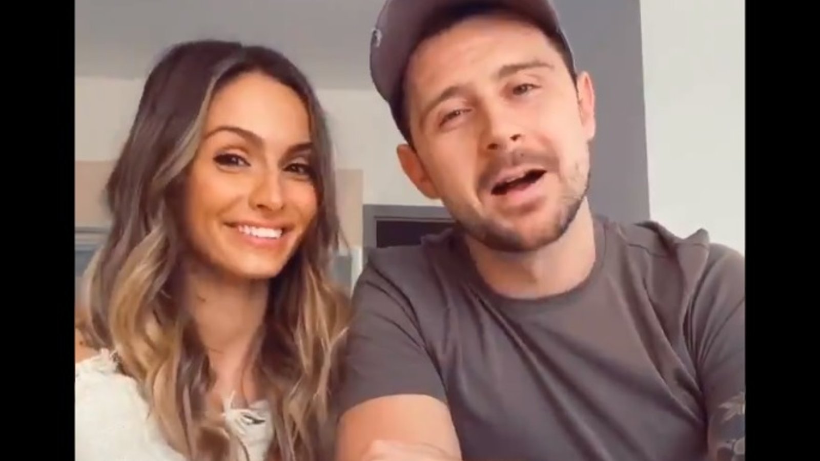 Tomas Tatar pratique son français avec sa jolie copine