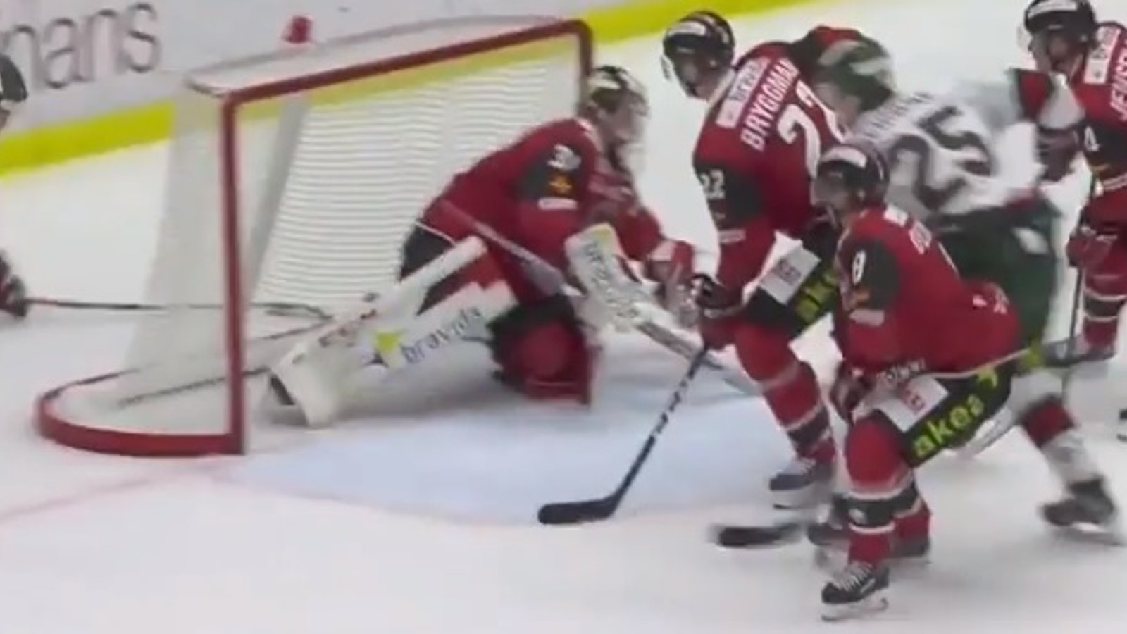 Mattias Norlinder a tenté de marquer en faisant “Le Michigan”!