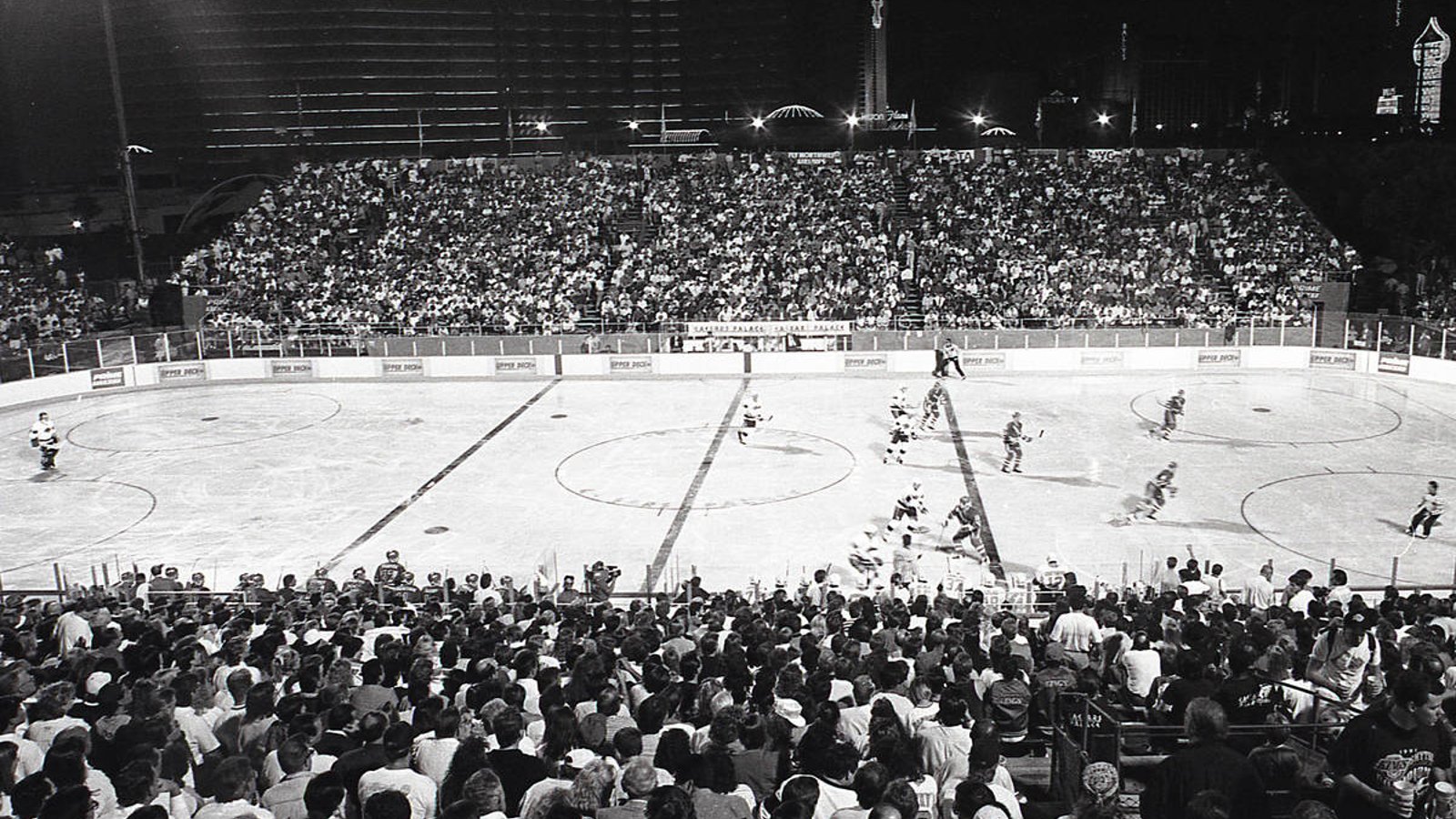 Le premier match extérieur de l'histoire de la LNH a eu lieu à... Las Vegas!