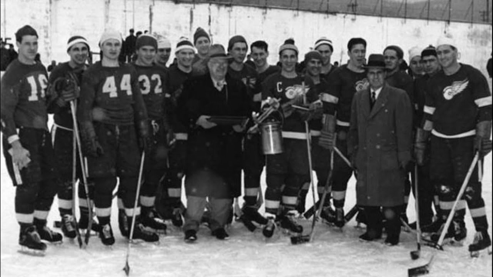 La fois où les Red Wings ont joué contre des prisonniers