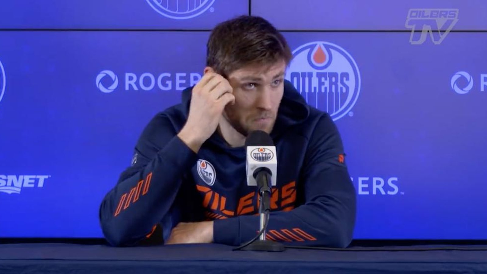 VIDÉO | Les esprits s'échauffent entre Leon Draisaitl et un journaliste