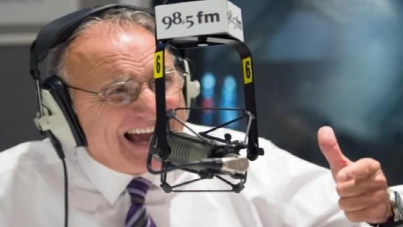 Ron Fournier l'échappe et fait une chanson sur Mike Condon!