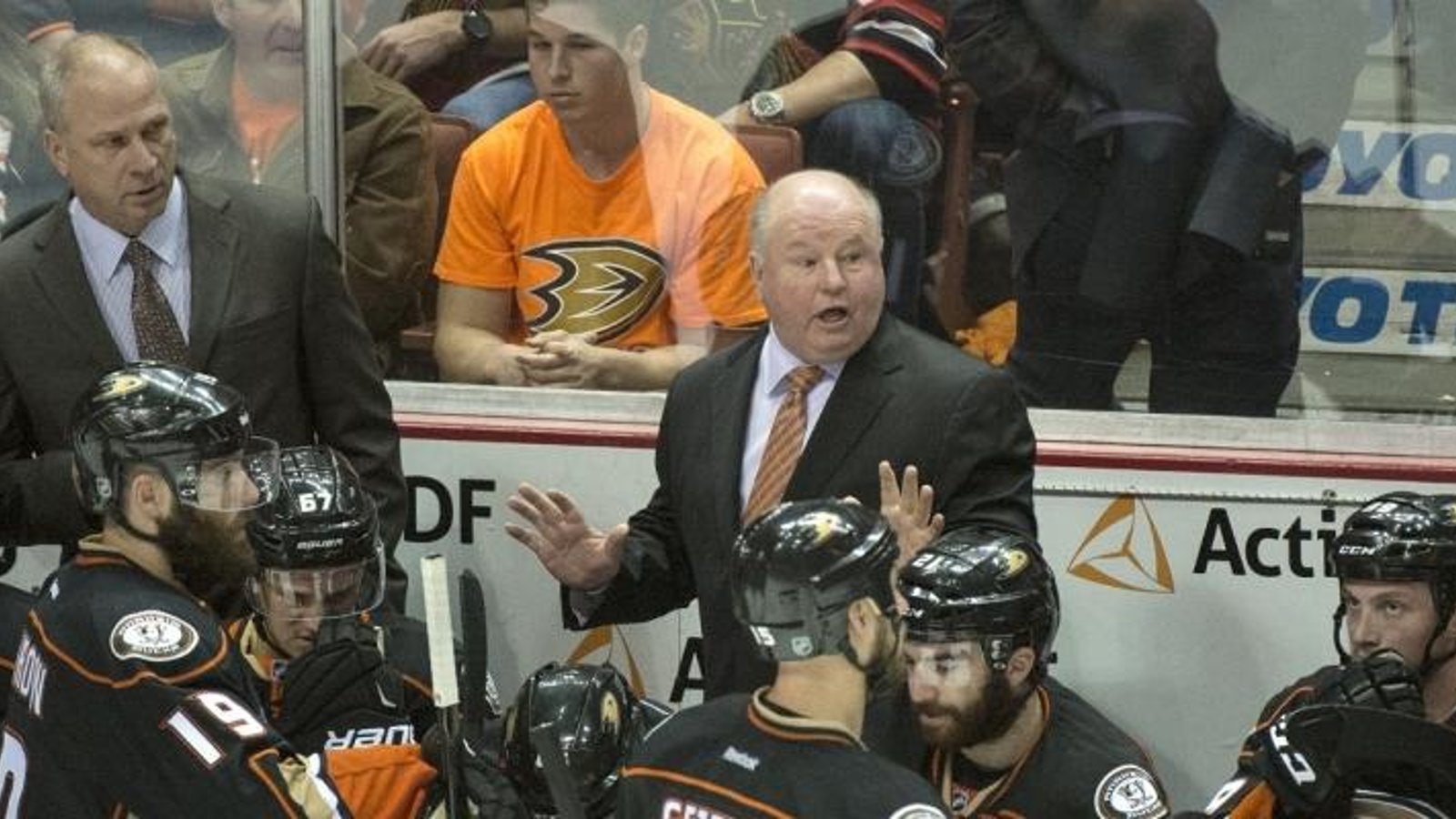 Les couteaux volent bas à Anaheim!