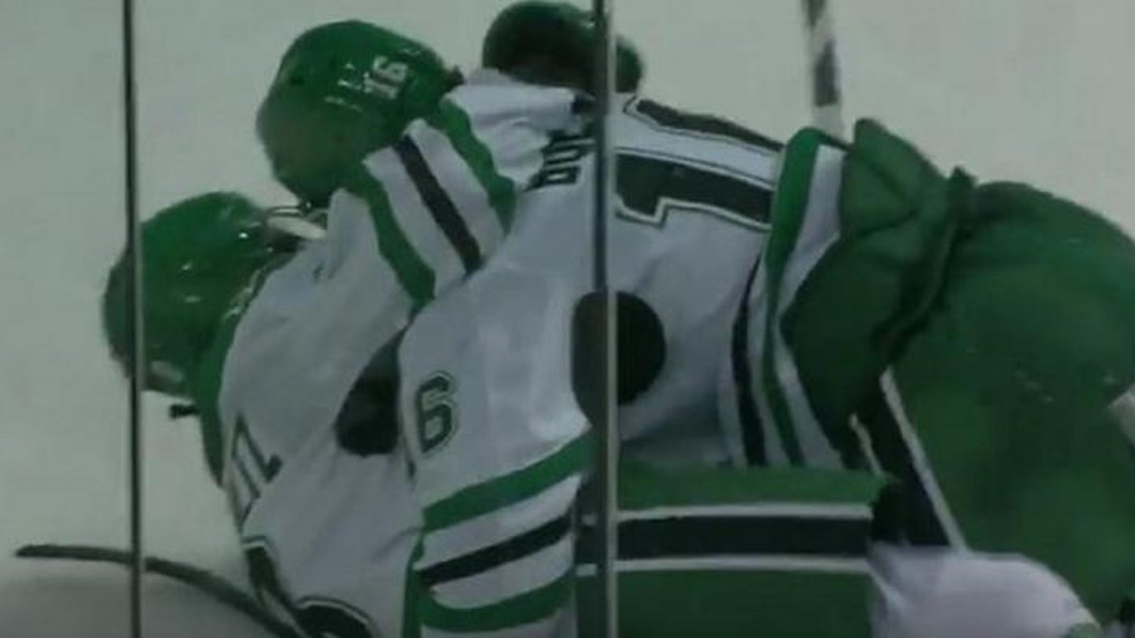 Une séquence candidate au meilleur but de l'année au hockey!