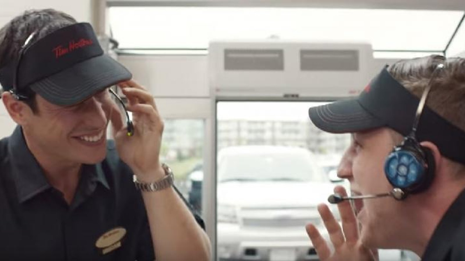 Nouvelle pub de Tim Horton's avec Crosby et MacKinnon!
