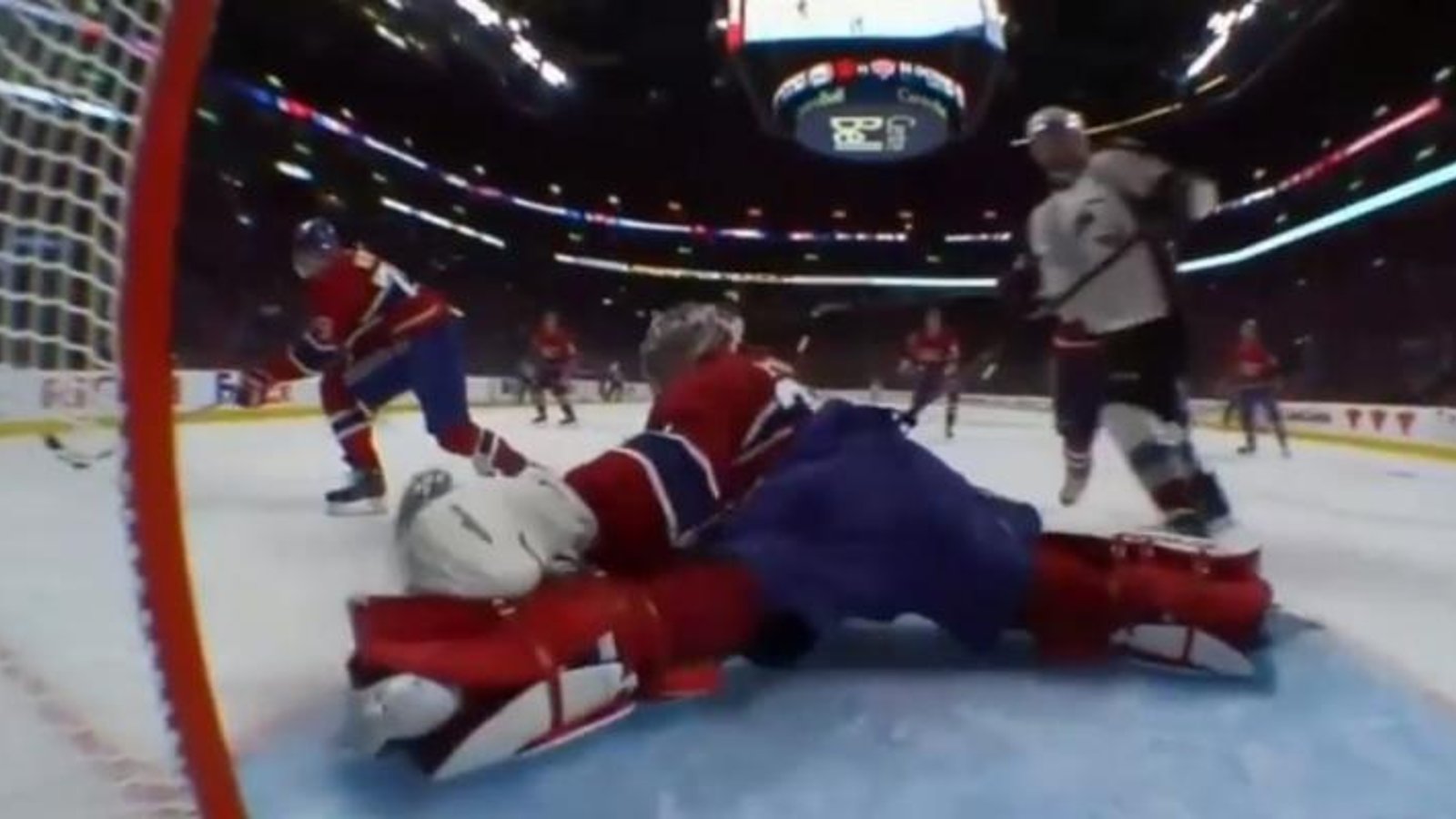 Vidéo: La police de Denver est présentement à la recherche d'un individu pour vol qualifié à l'endroit de Matt Duchene!
