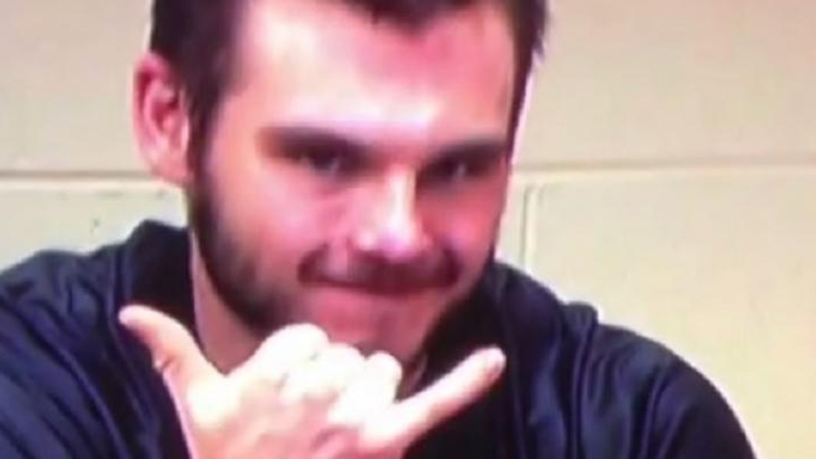 Vidéo:Alex Galchenyuk et Carey Price s'amusent dans le vestiaire après le gain de leur équipe à Philly!