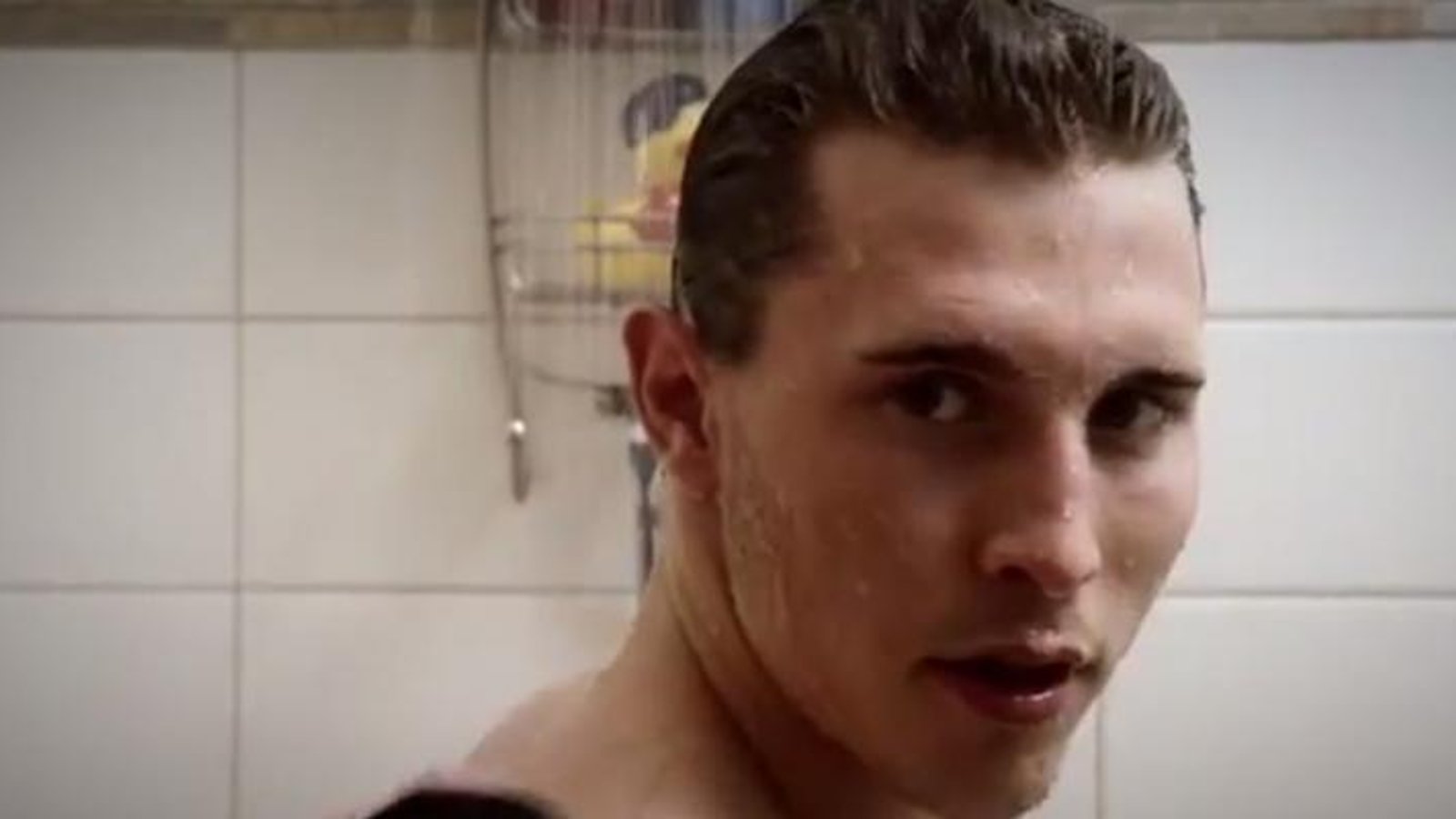Un partisan se retrouve sous la douche avec Brendan Gallagher!