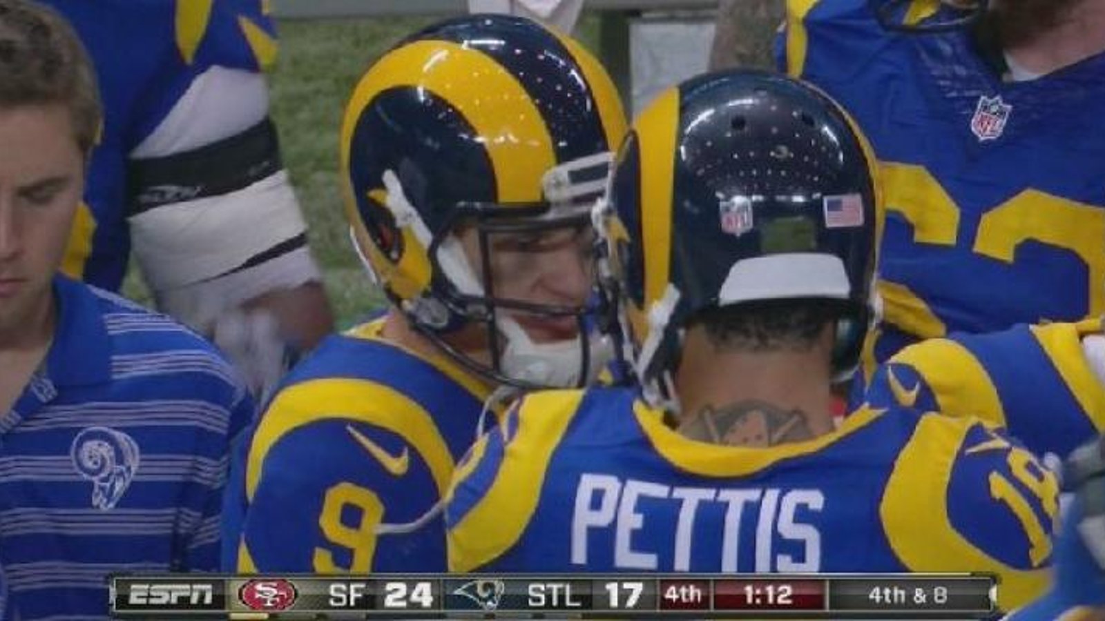 Ce joueur de la NFL a le tattoo de hockey le plus cool ever!